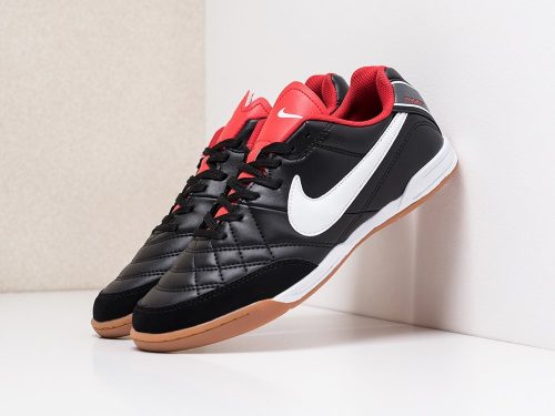 Футбольная обувь Nike Tiempo