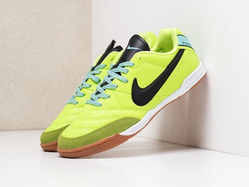 Футбольная обувь Nike Tiempo