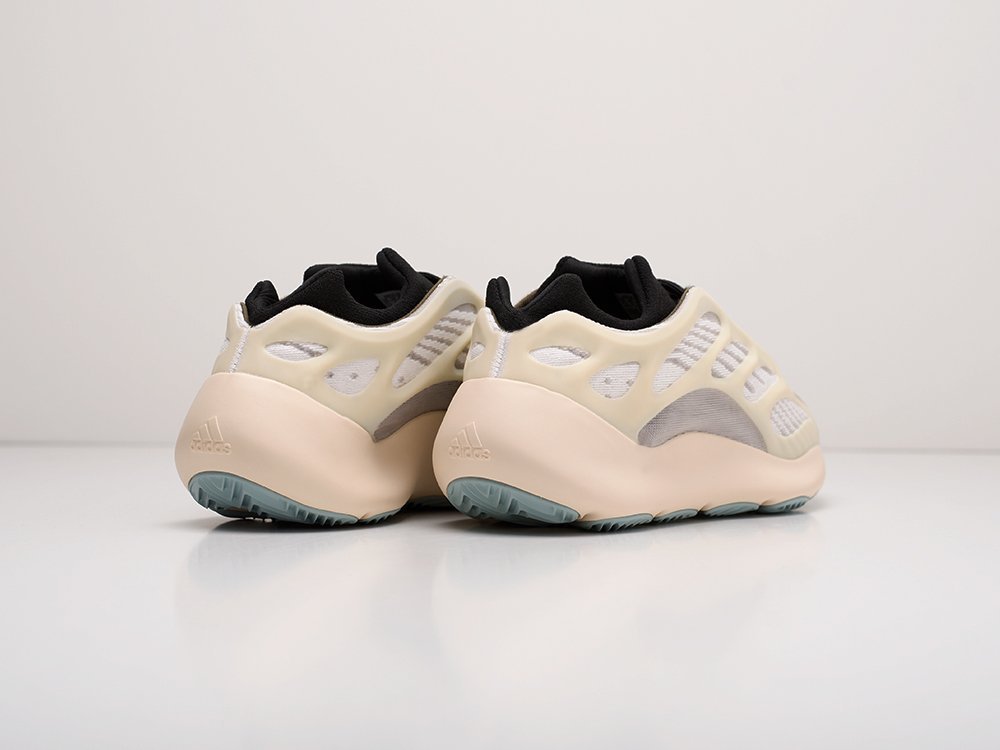 Кроссовки Adidas Yeezy Boost 700 v3 — изображение 3